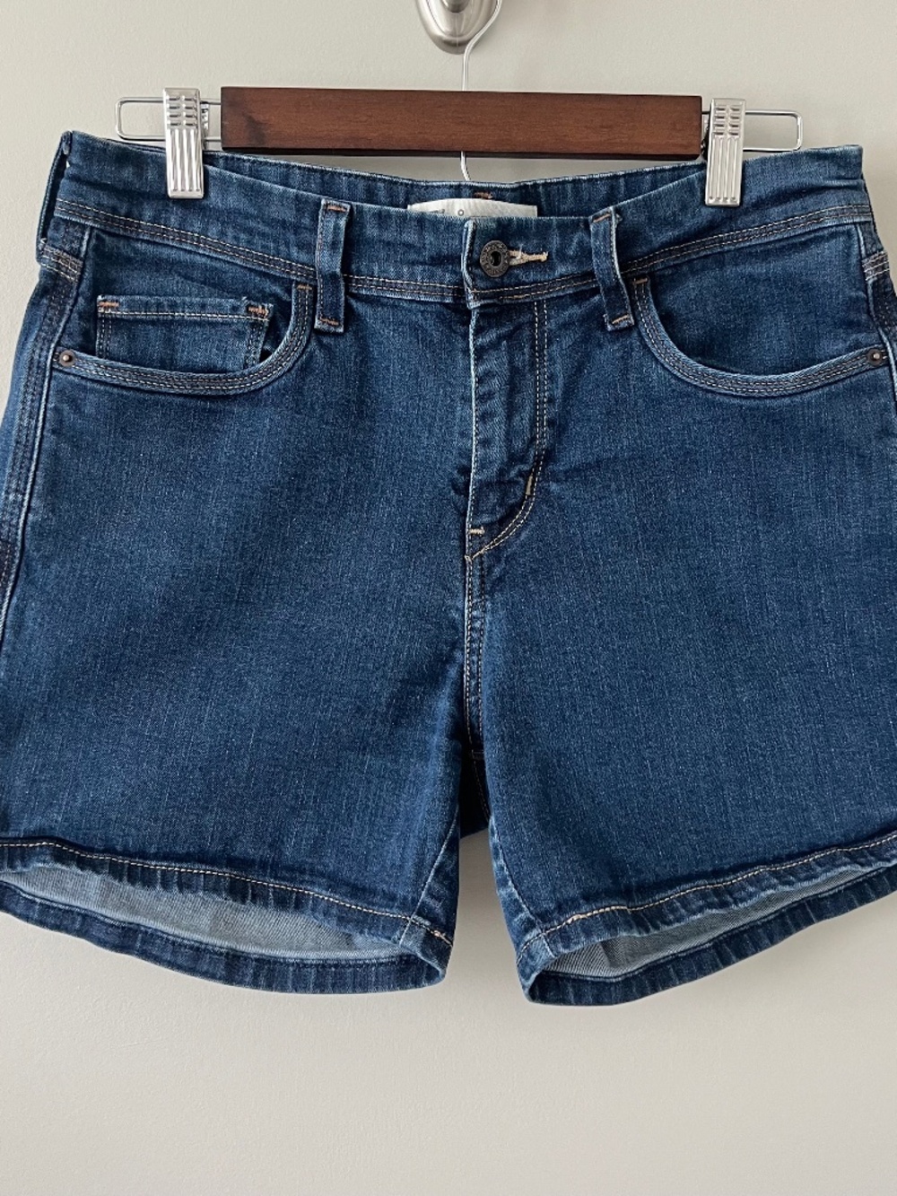 Levis Denim Shorts Dark Wash Mid Rise Stretch Women's Size 8 W29 Casual Summer